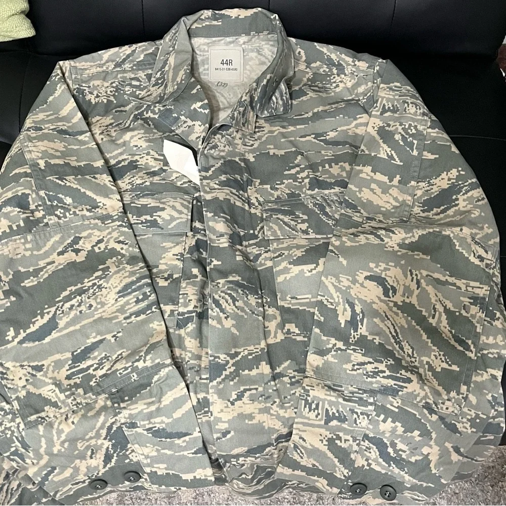 NWT Men’s Camouflage Military Style Jacket, Button Front, Size 44R